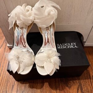 Badgley Mischka White flower heels